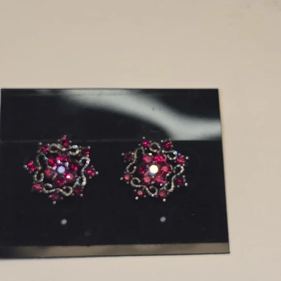 Sparkling Red Crystal Flower Starburst Earrings Dark Tone Vintage Glamour‎ - Picture 3 of 4